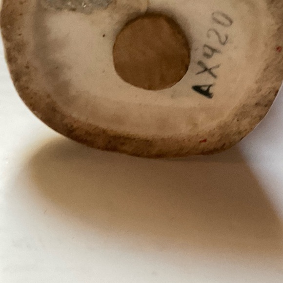 .vintage Santa Claus with sack.salt shaker.marked on base ax420 - Picture 2 of 2